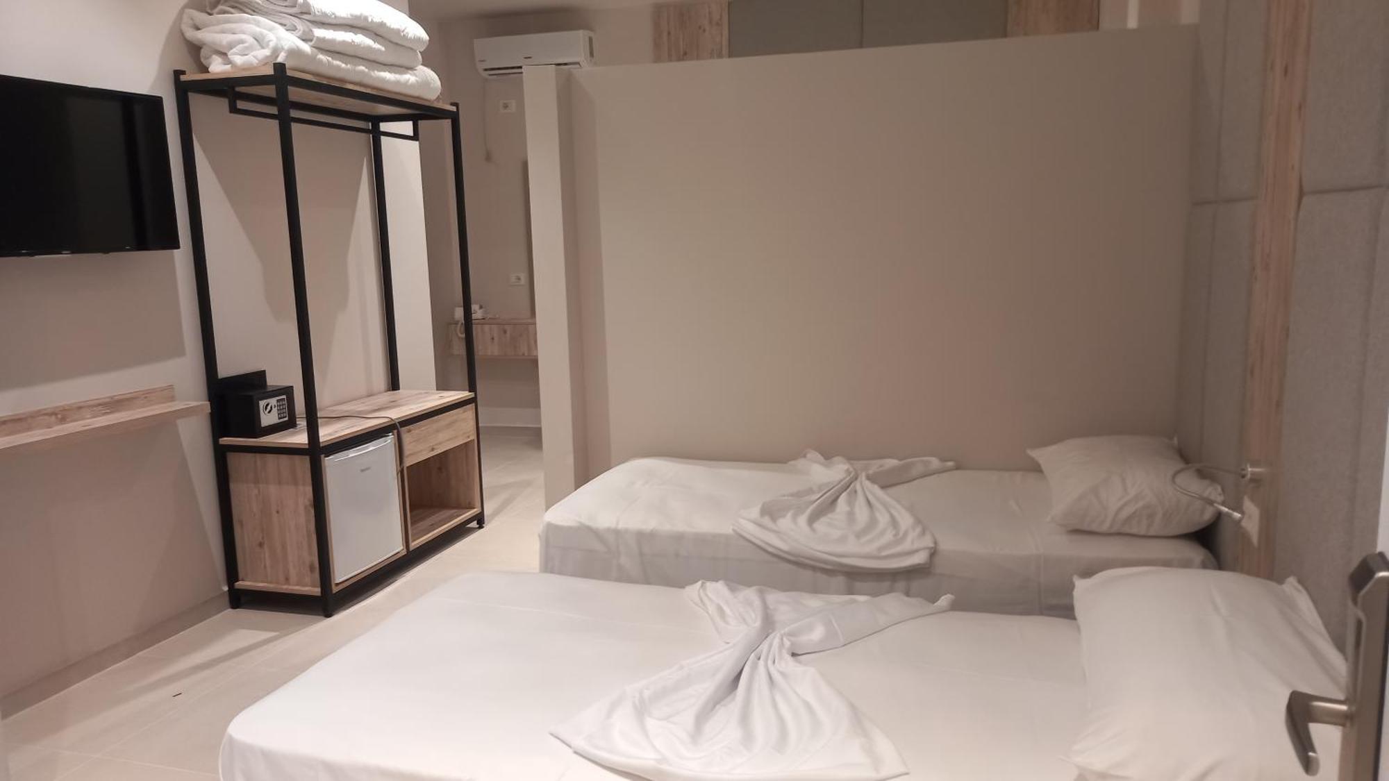 Hotel Aglon فلورا المظهر الخارجي الصورة